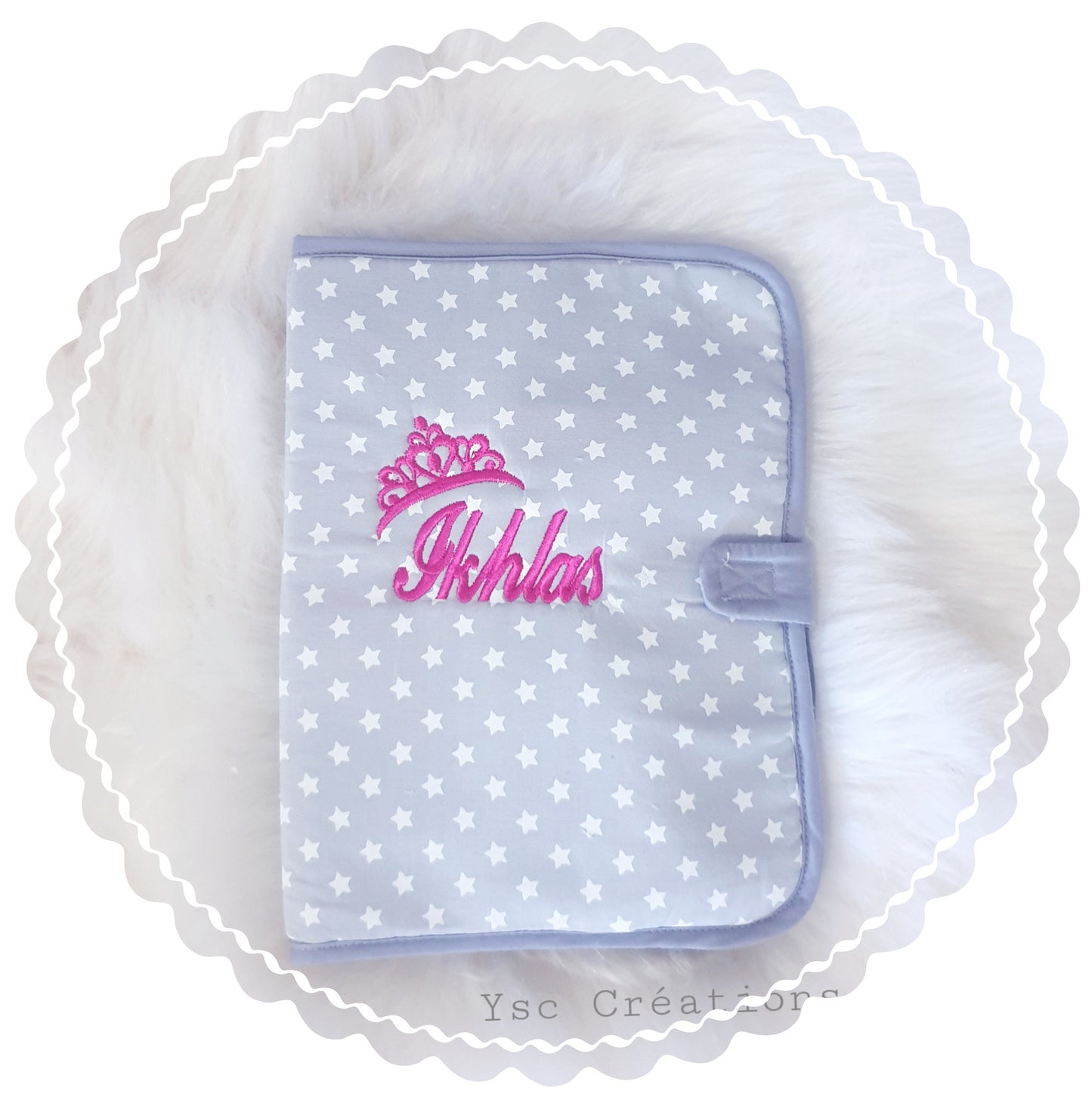 Protège carnet de santé personnalisé brodé prénom – 3 coloris au choix