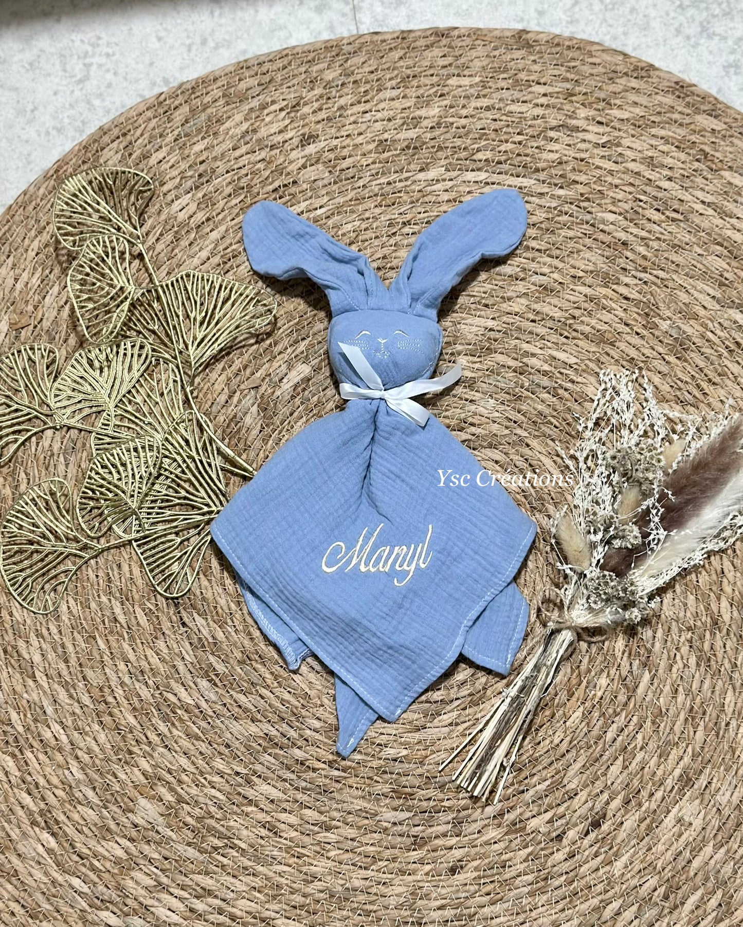 Doudou lapin bébé personnalisé – Gaze de coton broderie prénom