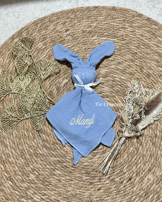 Doudou lapin bébé personnalisé – Gaze de coton broderie prénom