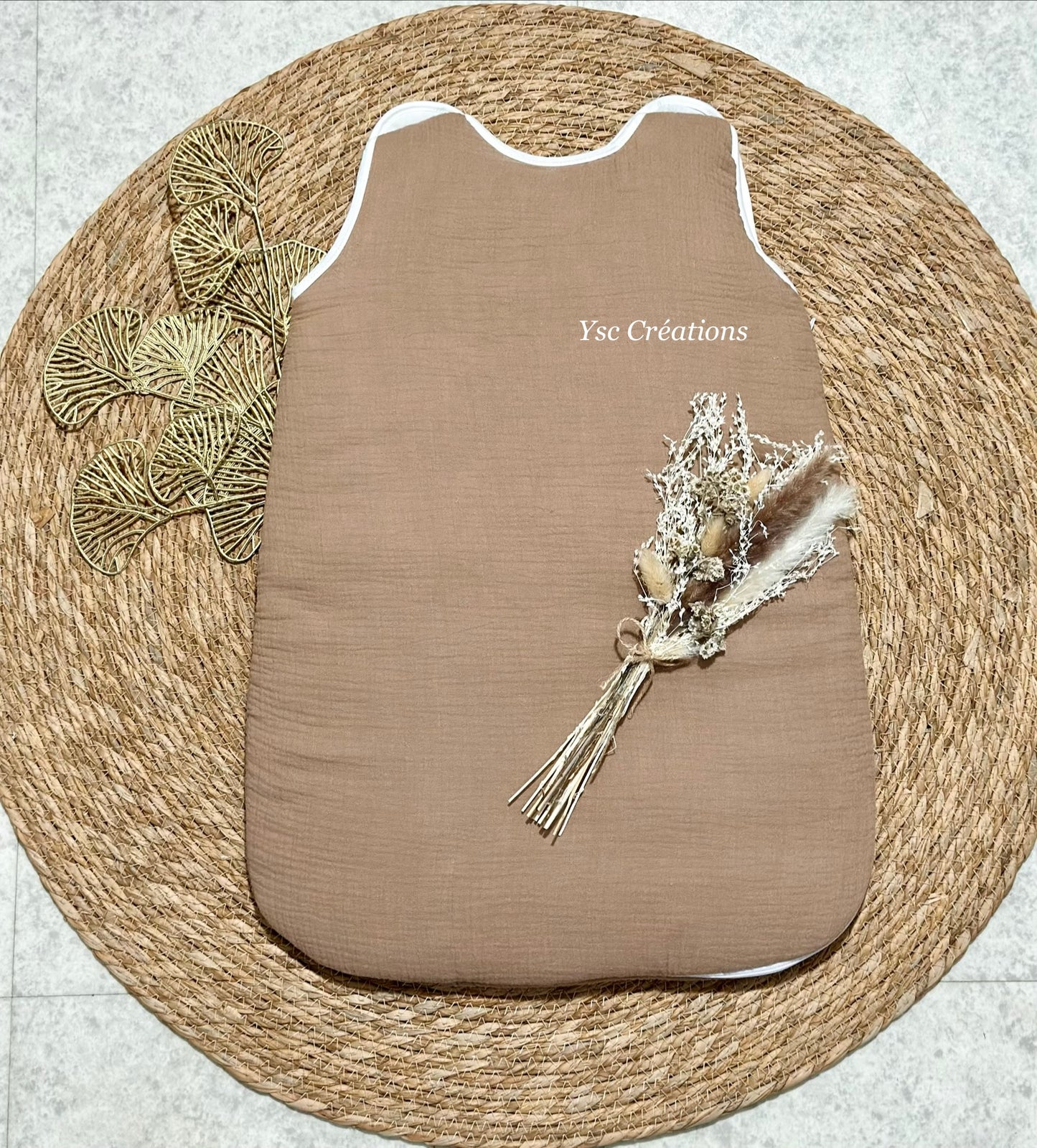 Gigoteuse bébé personnalisée – Broderie prénom 1ère Lettre fleurie