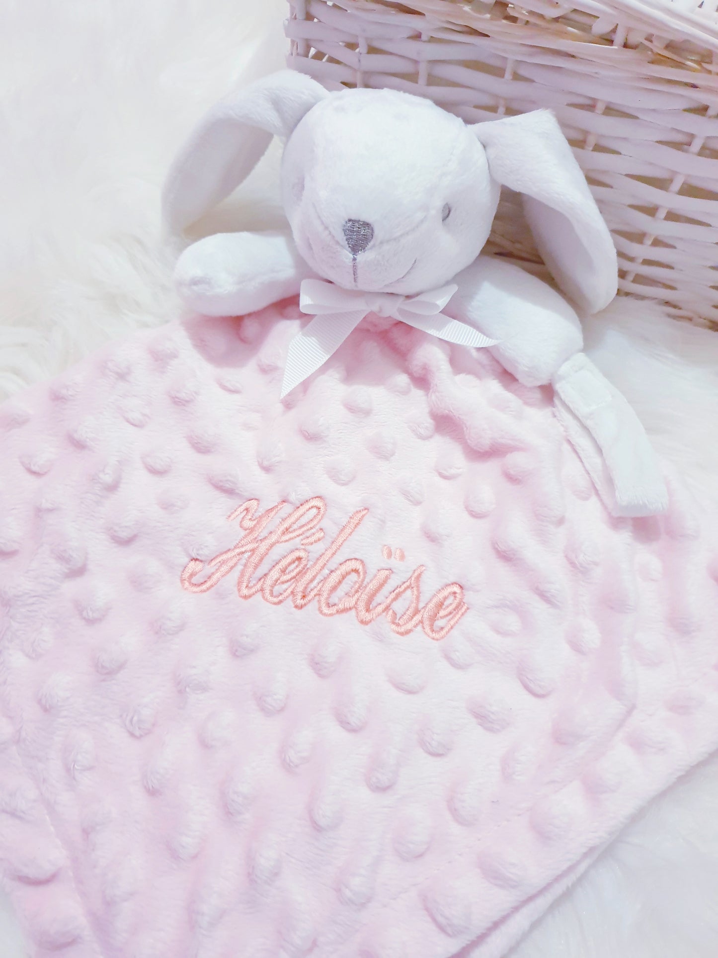Doudou lapin bébé minky personnalisé – Broderie prénom douce et sécurisée