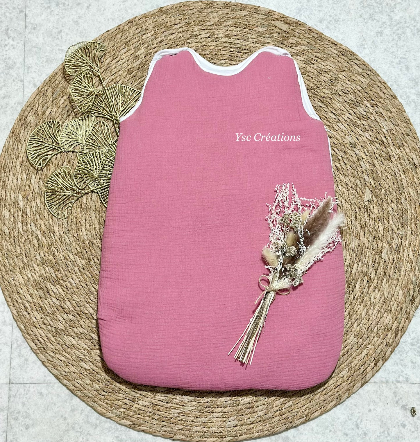 Gigoteuse bébé personnalisée – Broderie prénom 1ère Lettre fleurie