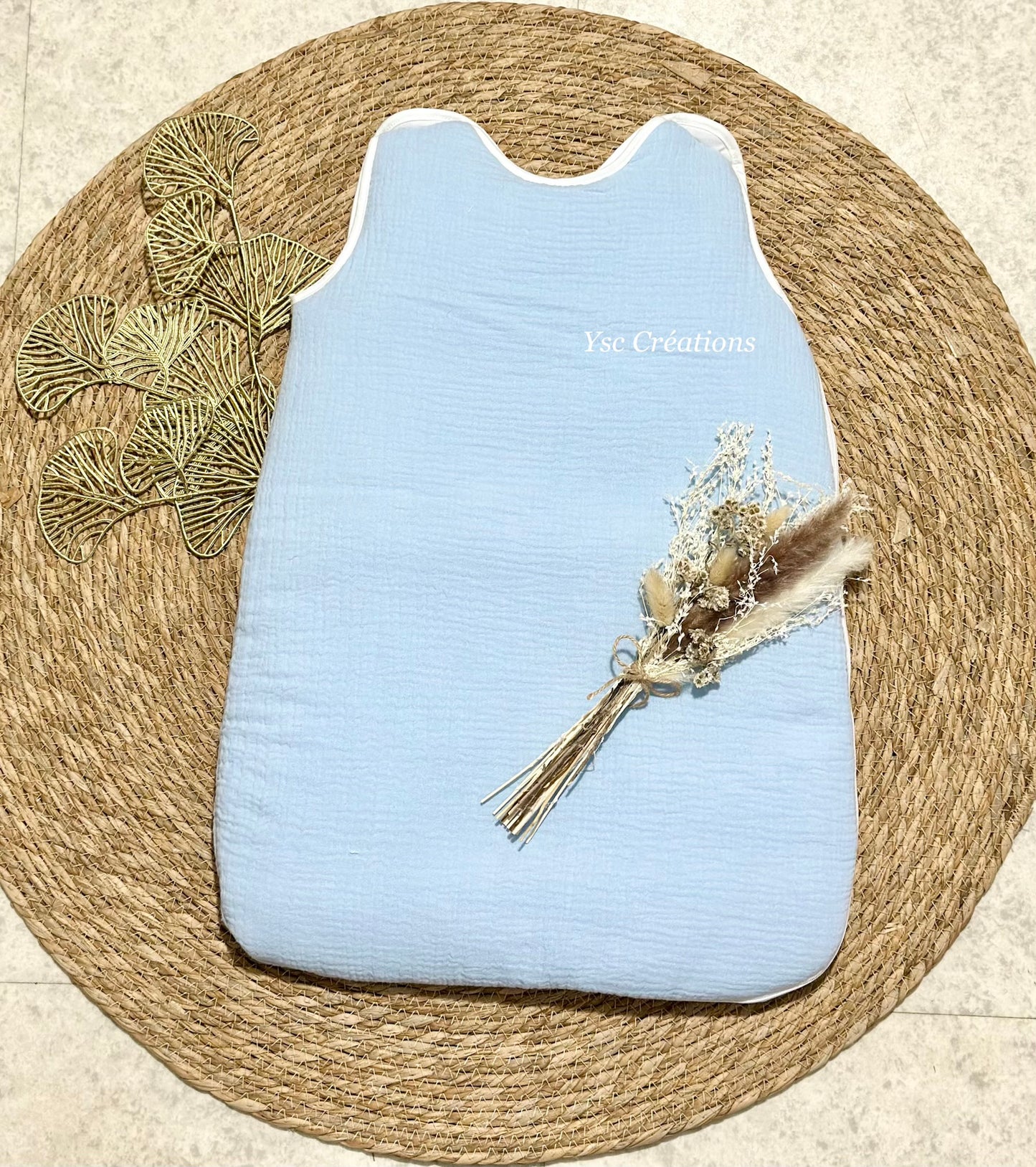 Gigoteuse bébé personnalisée – Broderie prénom 1ère Lettre fleurie