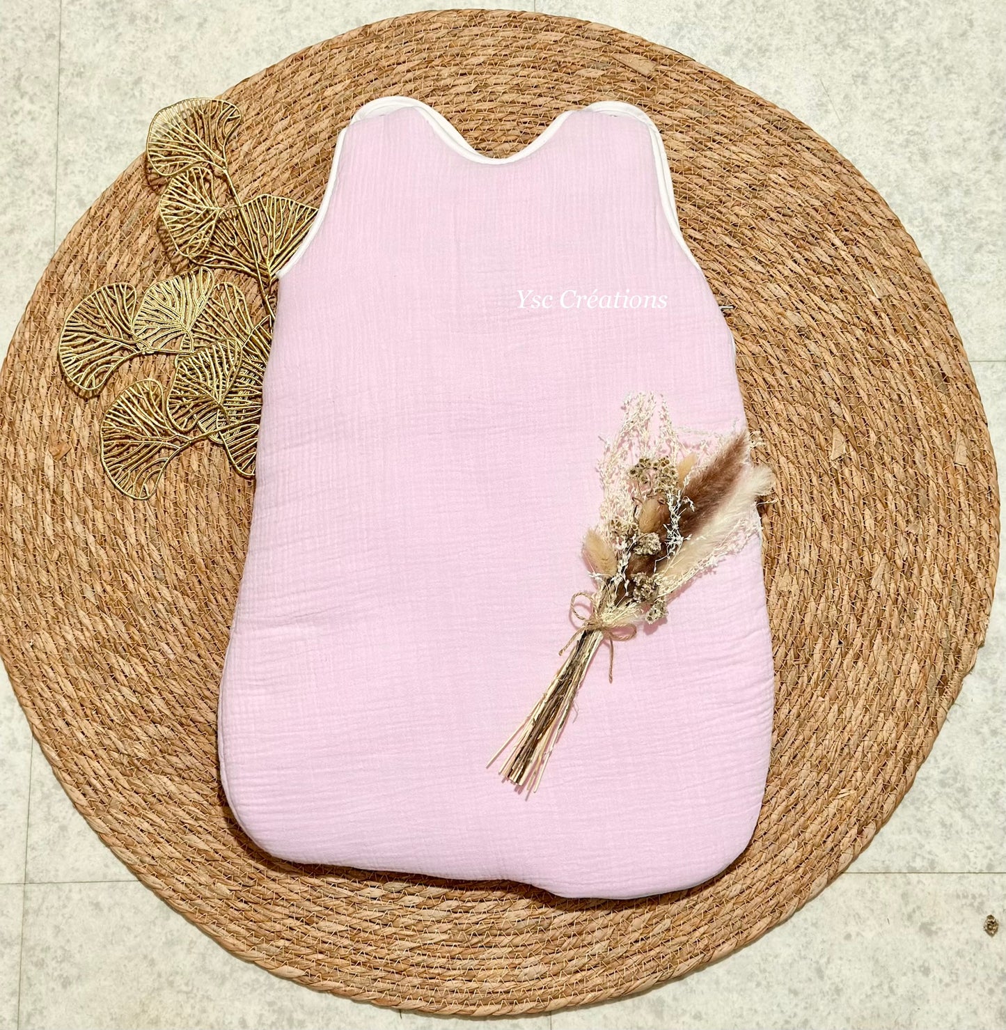 Gigoteuse bébé personnalisée – Broderie prénom 1ère Lettre fleurie