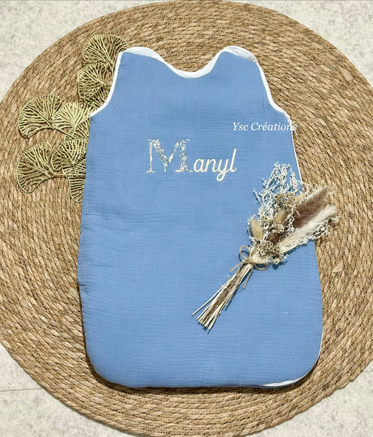 Gigoteuse bébé personnalisée – Broderie prénom 1ère Lettre fleurie