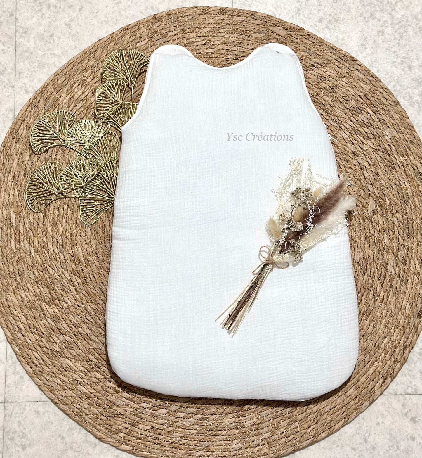 Gigoteuse bébé personnalisée – Broderie prénom 1ère Lettre fleurie