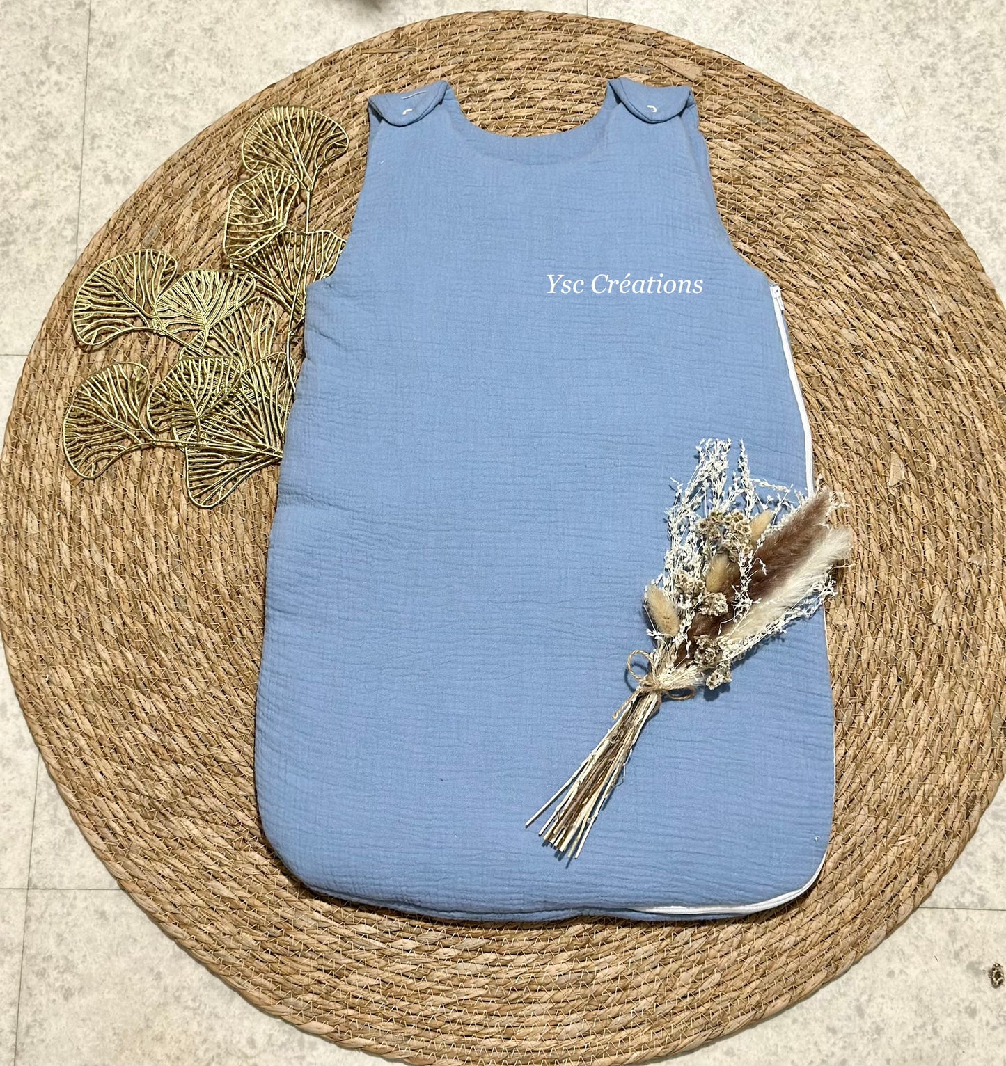 Gigoteuse bébé personnalisée – Broderie prénom 1ère Lettre fleurie