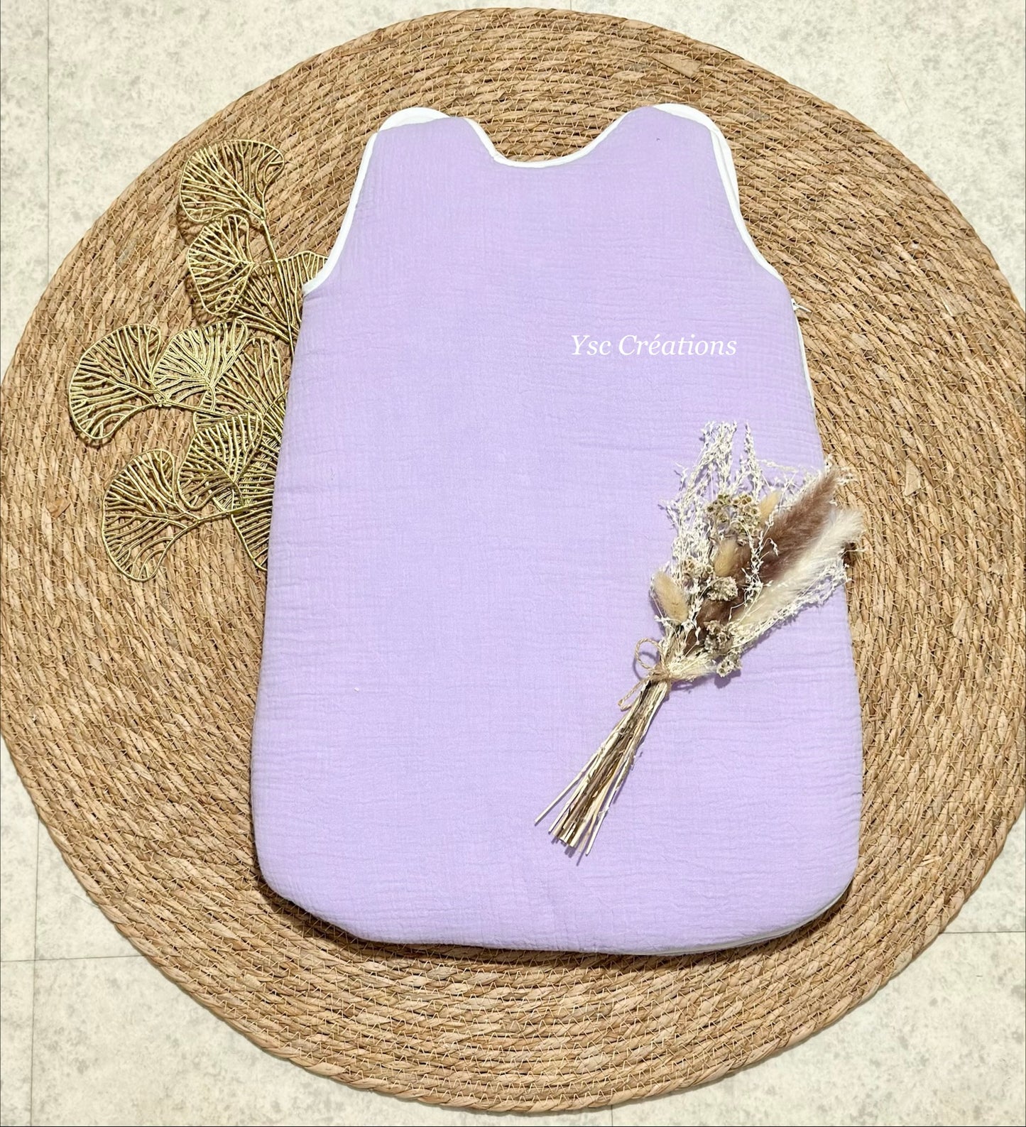 Gigoteuse bébé personnalisée – Broderie prénom 1ère Lettre fleurie