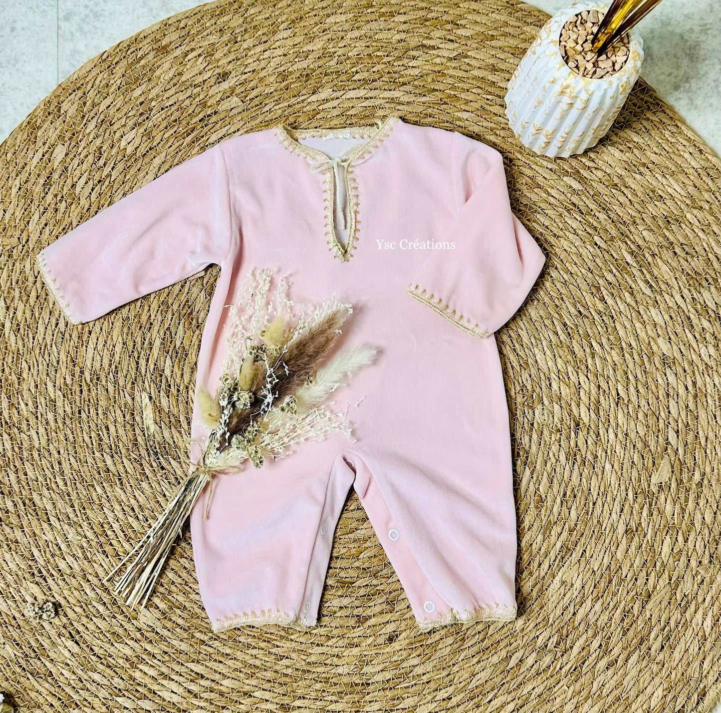 Tenue bébé toucher velours personnalisée avec prénom brodé – Col décor doré, idéale pour fête