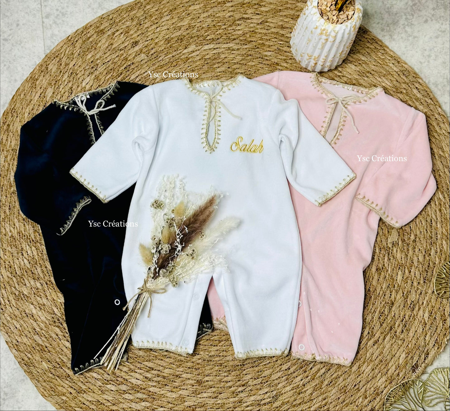 Tenue bébé toucher velours personnalisée avec prénom brodé – Col décor doré, idéale pour fête