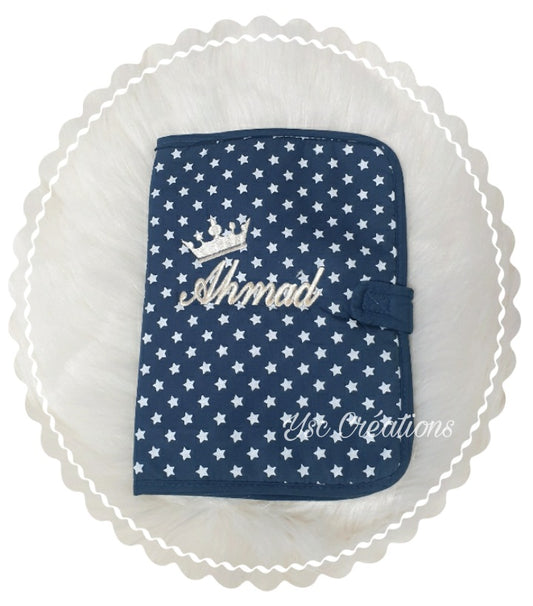 Protège carnet de santé personnalisé brodé prénom – 3 coloris au choix