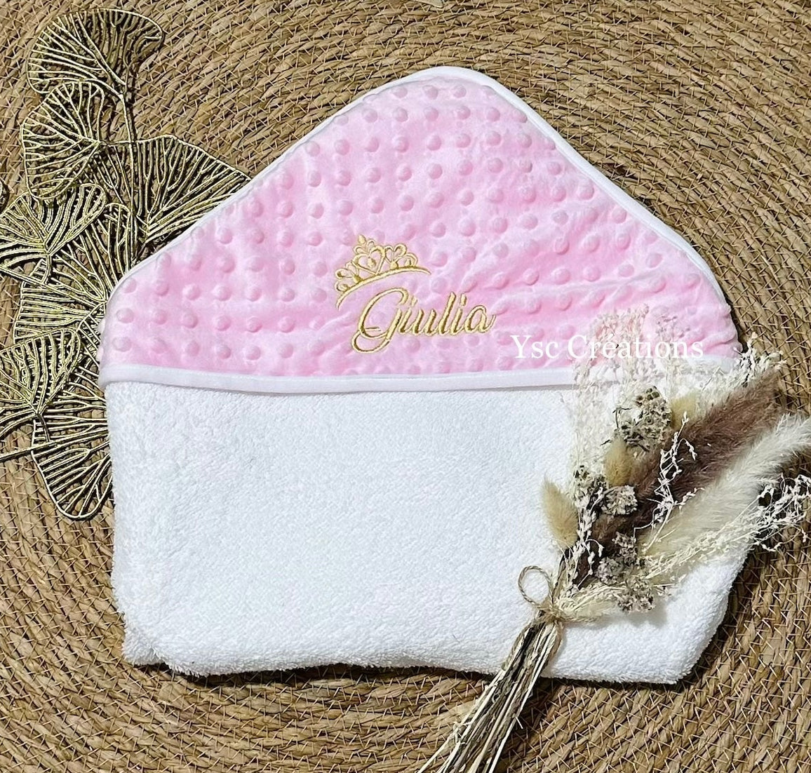Cape de bain bébé en Minky personnalisée avec broderie prénom