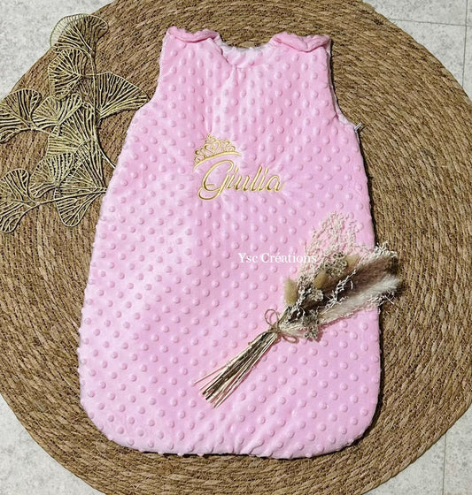 Gigoteuse bébé en minky personnalisée – face douce et confortable