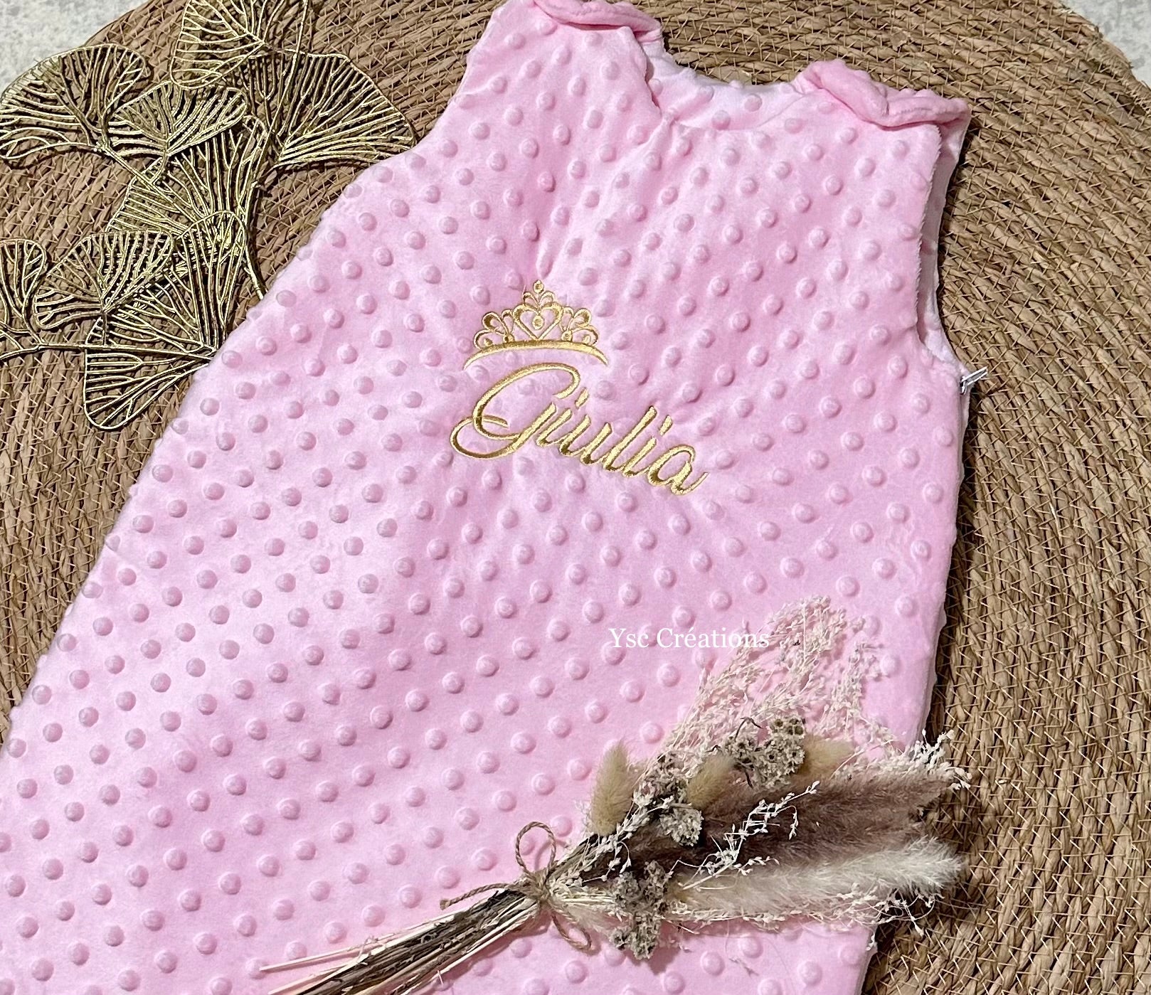 Gigoteuse bébé en minky personnalisée avec broderie prénom