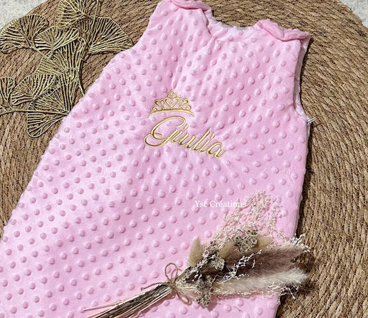 Gigoteuse bébé en minky personnalisée avec broderie prénom