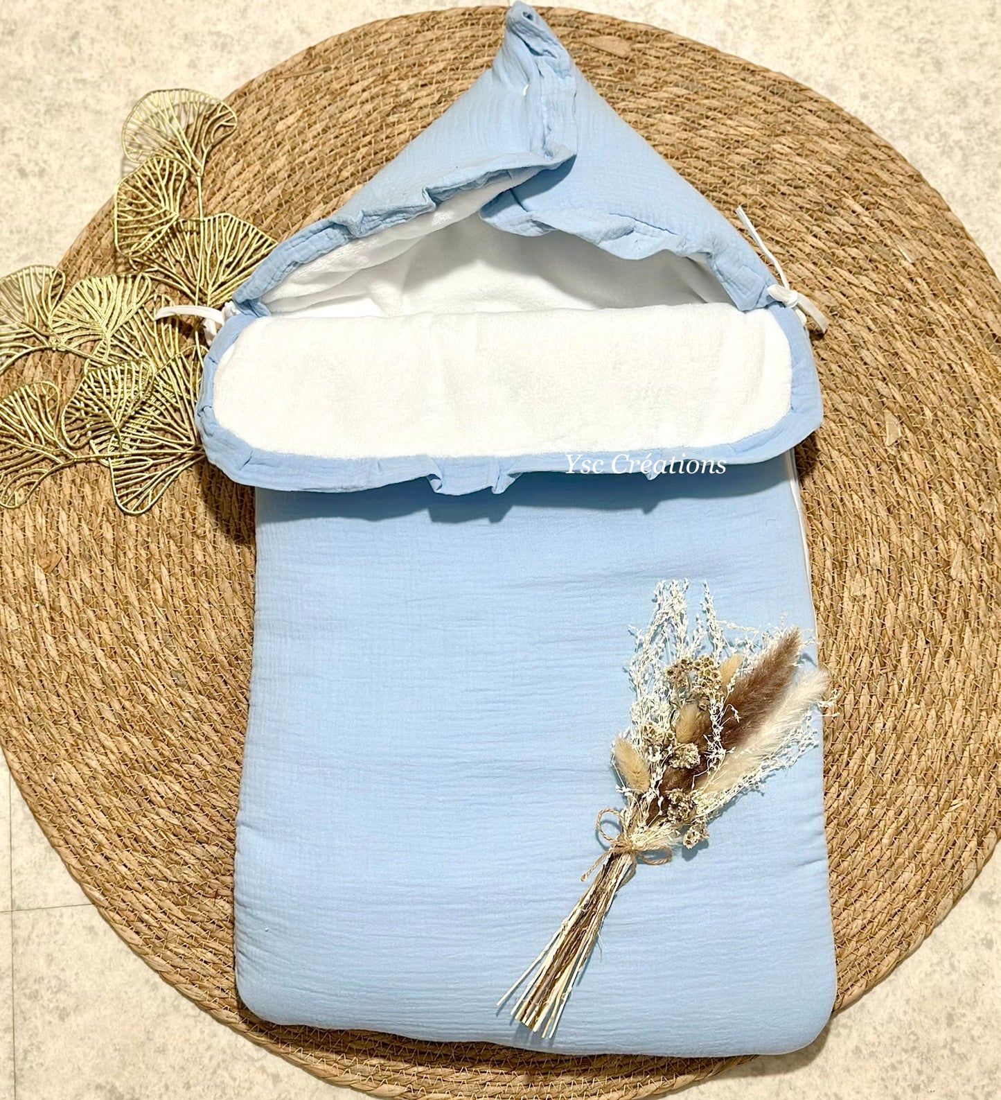 nid d’ange bébé personnalisé coloris bleu ciel