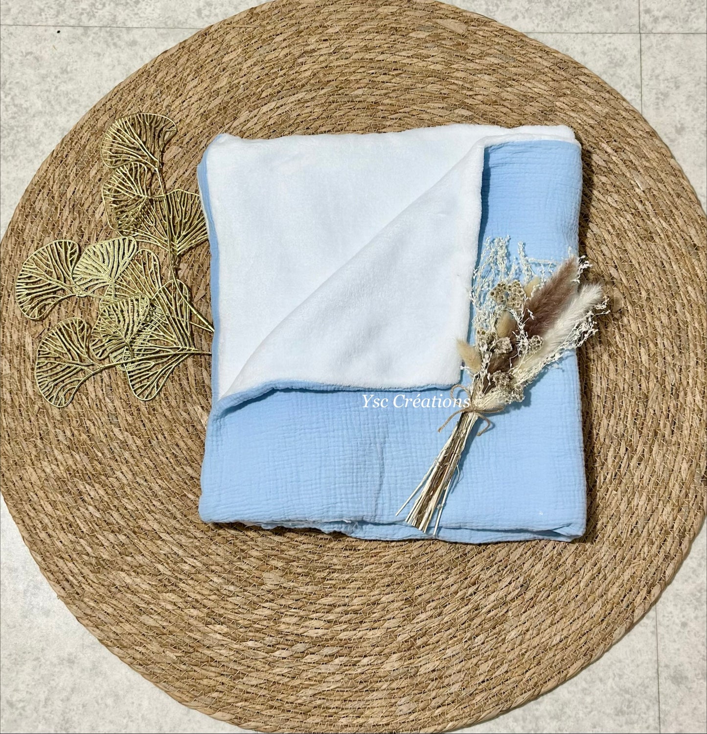 plaid bébé personnalisé en gaze de coton coloris bleu clair
