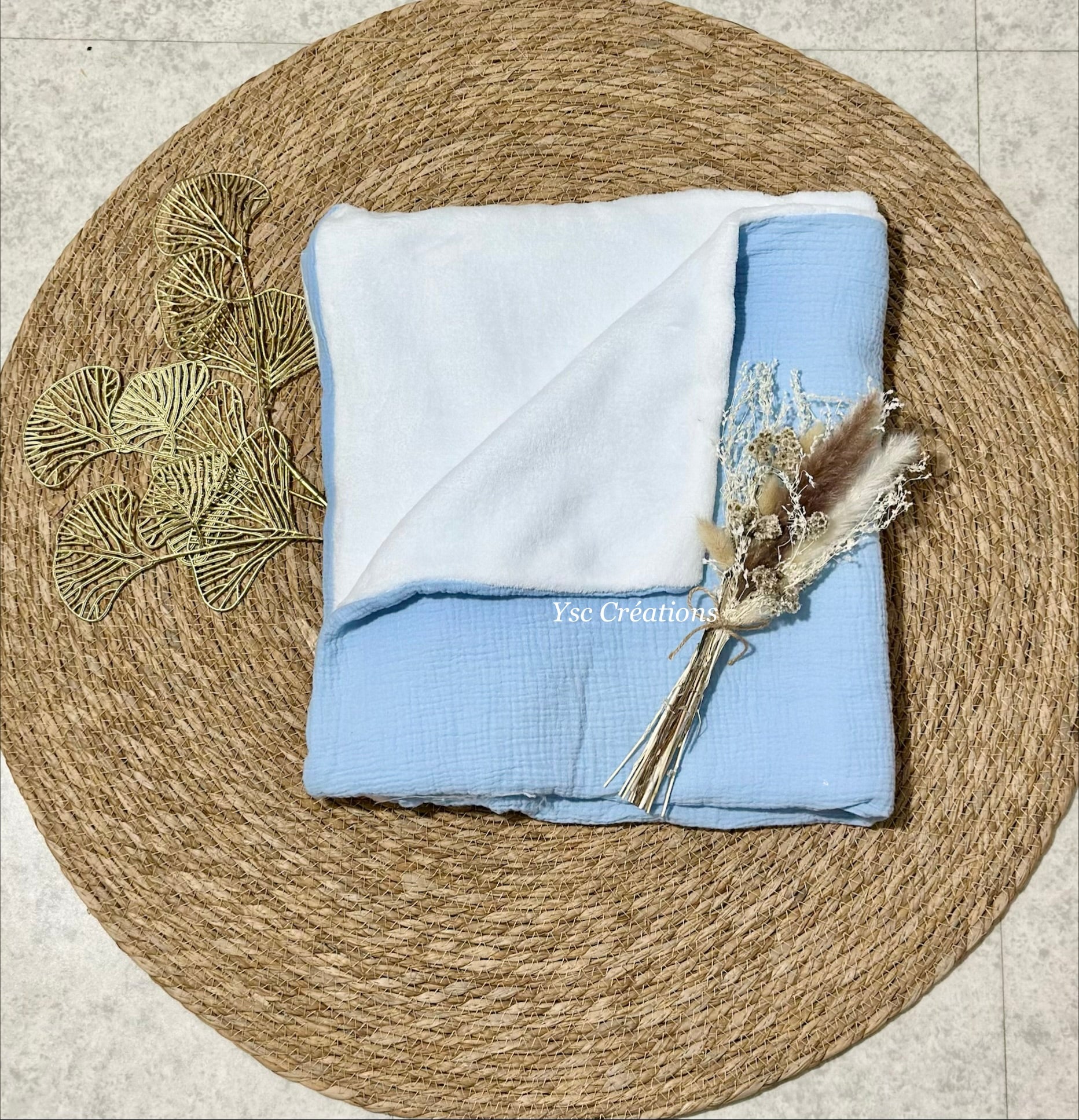 plaid bébé personnalisé en gaze de coton coloris bleu clair