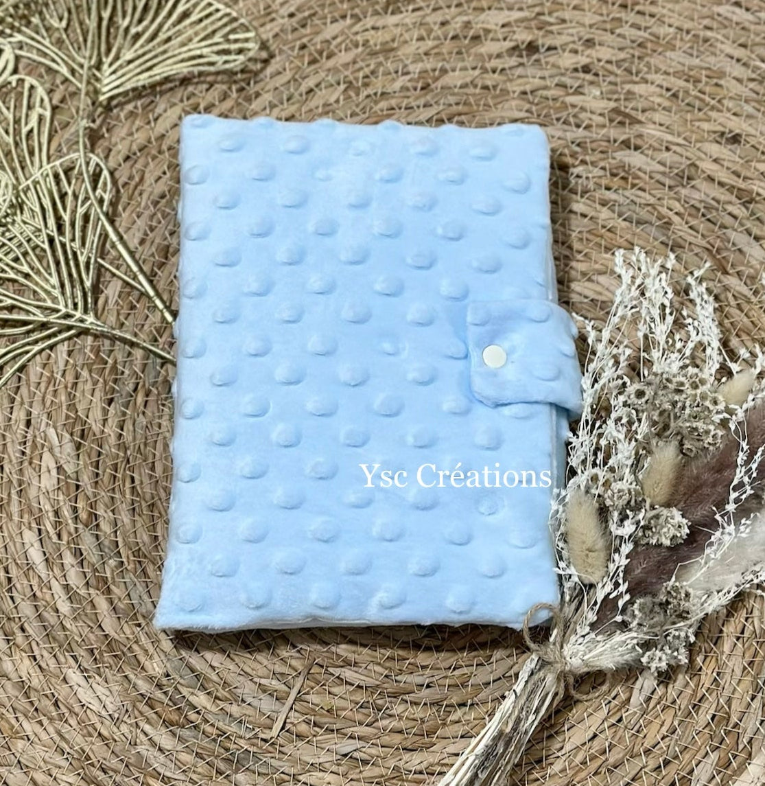 Protège carnet de santé Mincky bleu personnalisé avec broderie prénom bébé