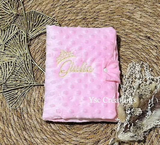 Protège carnet de santé Mincky personnalisé avec broderie prénom bébé