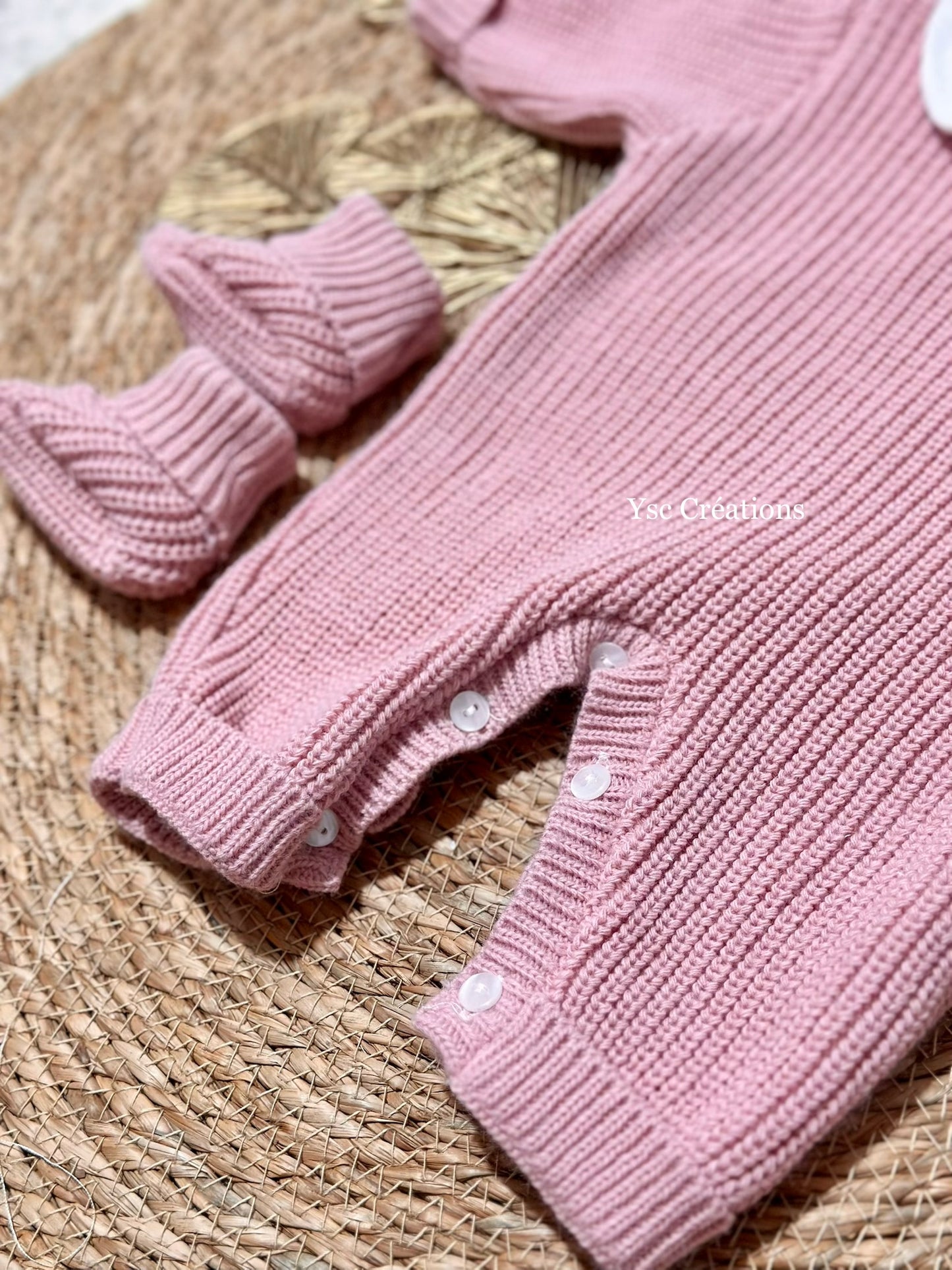 Ensemble maille bébé personnalisé – Tenue, chaussons & bonnet