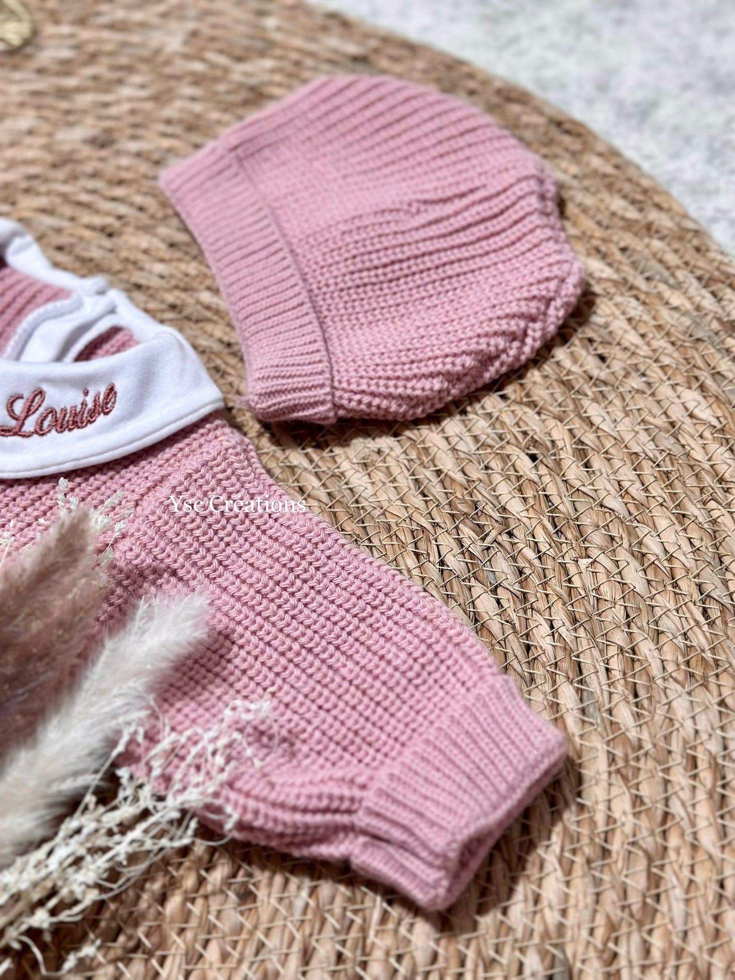 Ensemble maille bébé personnalisé – Tenue, chaussons & bonnet