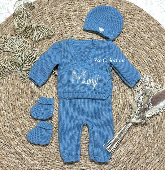 Tenue naissance personnalisée 0/3 mois avec broderie du prénom en maille tricot